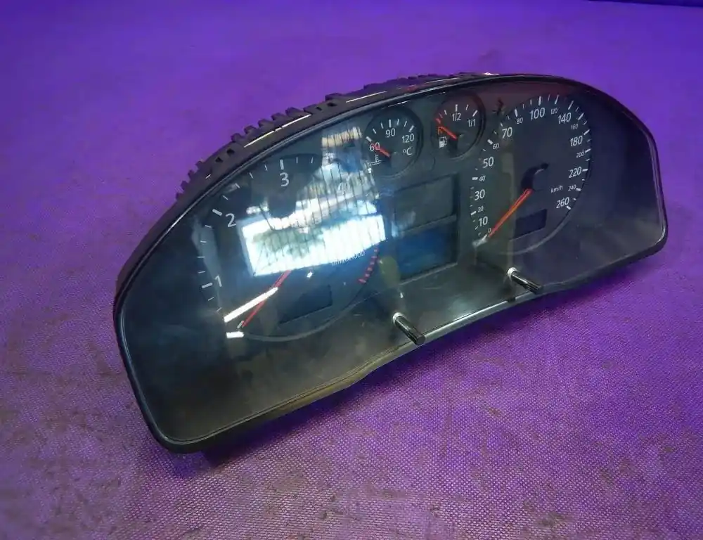 Audi a4 Rychloměr 8d0920900XAudi a4 Rychloměr 8d0920900X | Doprodej